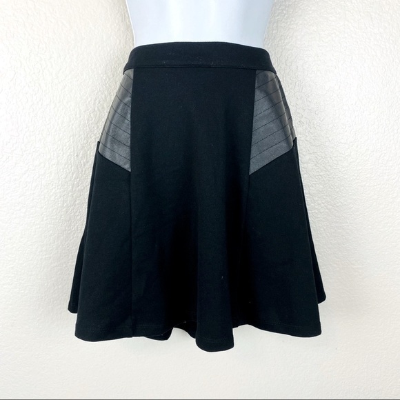 Eric + lani Faux Leather Panel A Lined Mini Skirt Size S - Picture 2 of 9